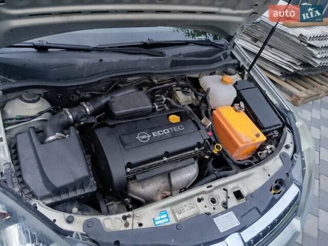 Серый Опель Астра, объемом двигателя 1.6 л и пробегом 216 тыс. км за 2700 $, фото 3 на Automoto.ua