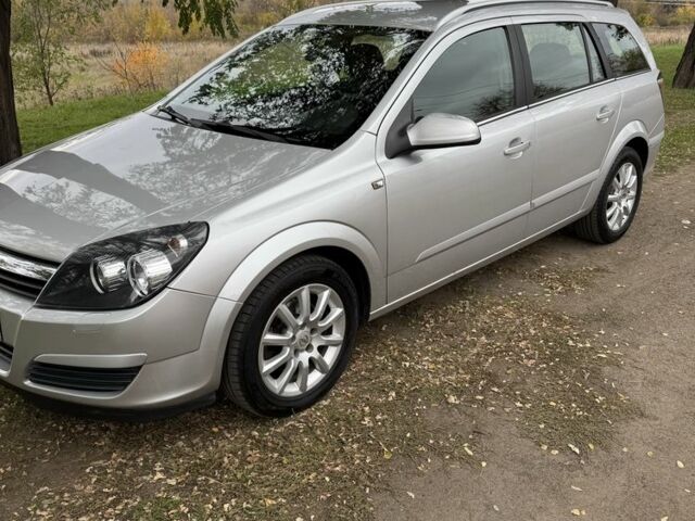 Серый Опель Астра, объемом двигателя 1.6 л и пробегом 252 тыс. км за 5500 $, фото 11 на Automoto.ua