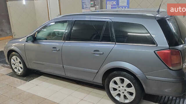 Сірий Опель Астра, об'ємом двигуна 1.91 л та пробігом 393 тис. км за 4000 $, фото 4 на Automoto.ua