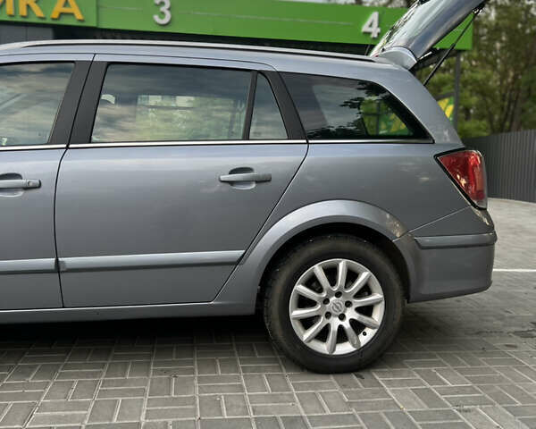 Серый Опель Астра, объемом двигателя 1.6 л и пробегом 236 тыс. км за 4300 $, фото 5 на Automoto.ua