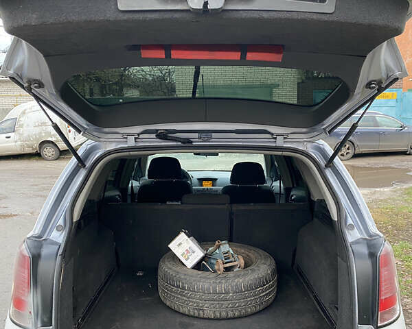 Серый Опель Астра, объемом двигателя 1.4 л и пробегом 410 тыс. км за 3700 $, фото 9 на Automoto.ua