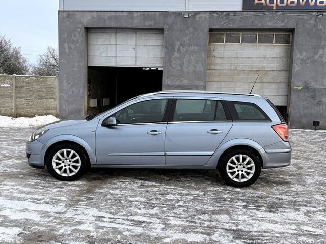 Серый Опель Астра, объемом двигателя 1.6 л и пробегом 238 тыс. км за 4550 $, фото 7 на Automoto.ua