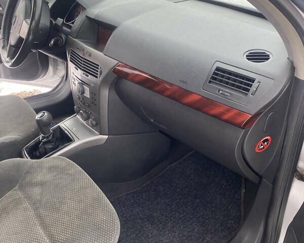 Сірий Опель Астра, об'ємом двигуна 1.6 л та пробігом 246 тис. км за 5700 $, фото 5 на Automoto.ua