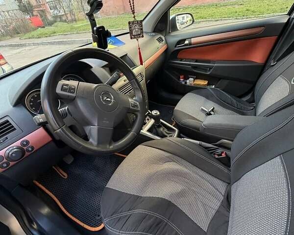 Серый Опель Астра, объемом двигателя 1.6 л и пробегом 192 тыс. км за 4000 $, фото 2 на Automoto.ua