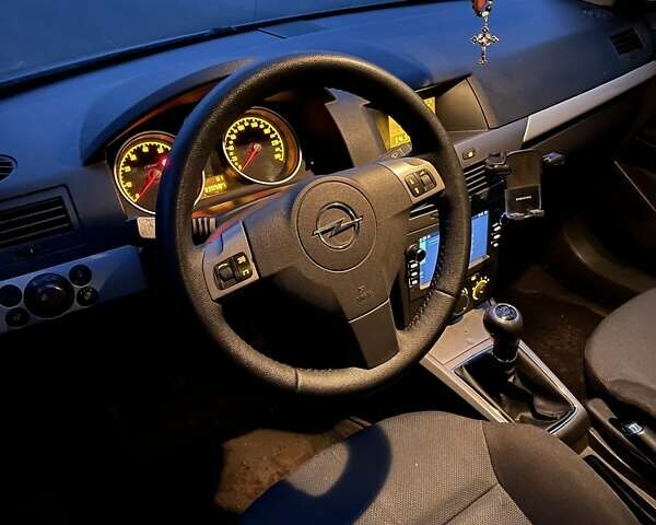 Серый Опель Астра, объемом двигателя 1.6 л и пробегом 320 тыс. км за 4750 $, фото 10 на Automoto.ua