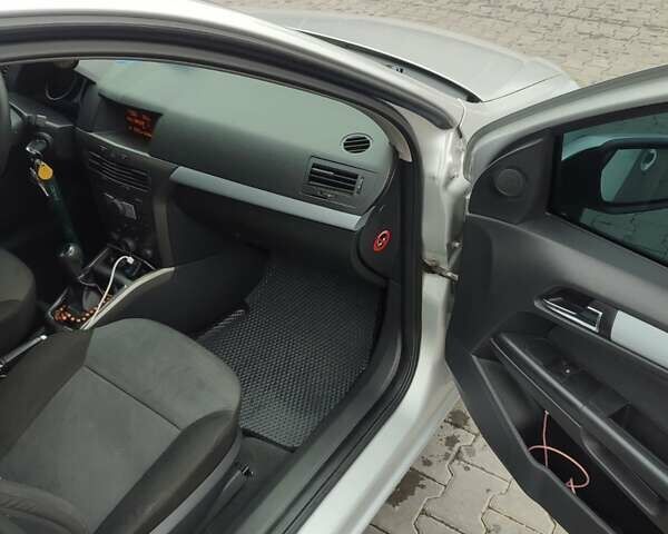 Серый Опель Астра, объемом двигателя 1.6 л и пробегом 281 тыс. км за 4500 $, фото 5 на Automoto.ua