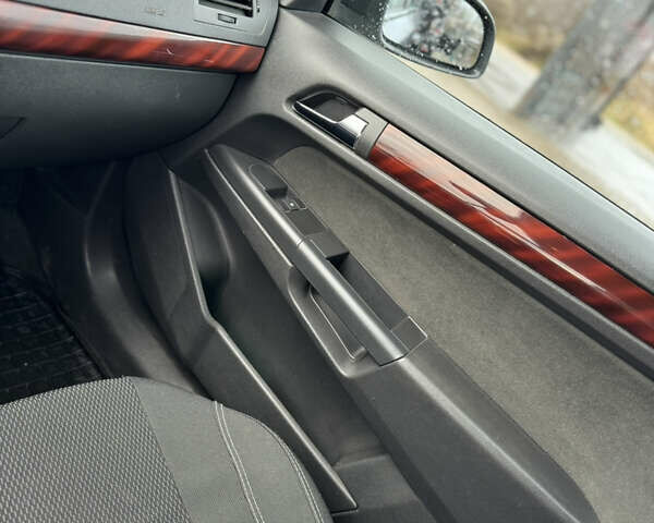 Серый Опель Астра, объемом двигателя 1.6 л и пробегом 250 тыс. км за 4600 $, фото 10 на Automoto.ua