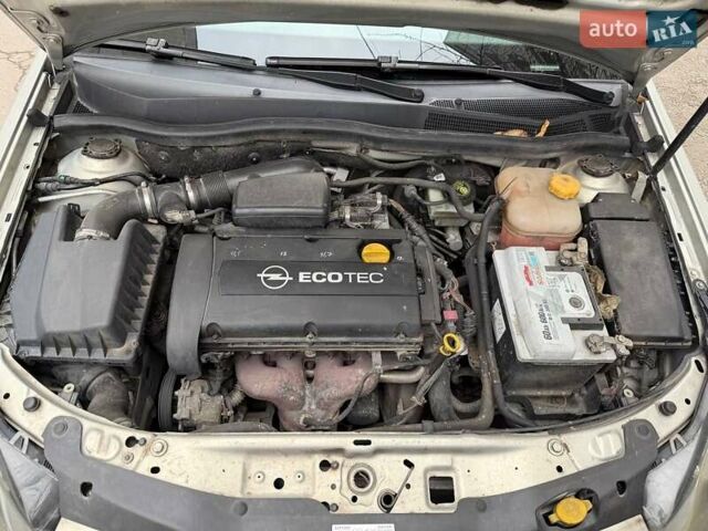 Серый Опель Астра, объемом двигателя 1.6 л и пробегом 192 тыс. км за 4000 $, фото 6 на Automoto.ua