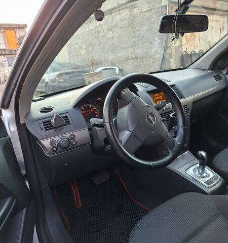 Серый Опель Астра, объемом двигателя 1.6 л и пробегом 230 тыс. км за 4700 $, фото 4 на Automoto.ua