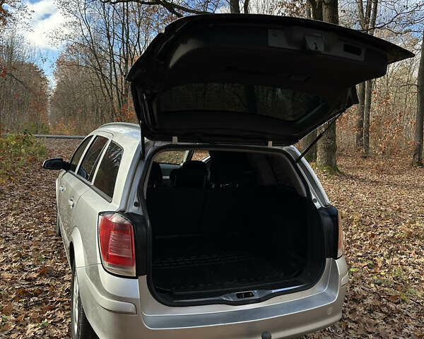 Серый Опель Астра, объемом двигателя 1.7 л и пробегом 324 тыс. км за 4200 $, фото 4 на Automoto.ua