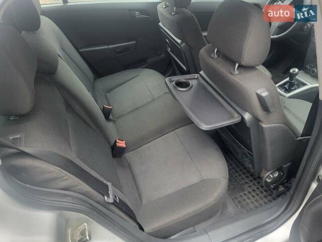 Серый Опель Астра, объемом двигателя 1.7 л и пробегом 250 тыс. км за 2999 $, фото 5 на Automoto.ua