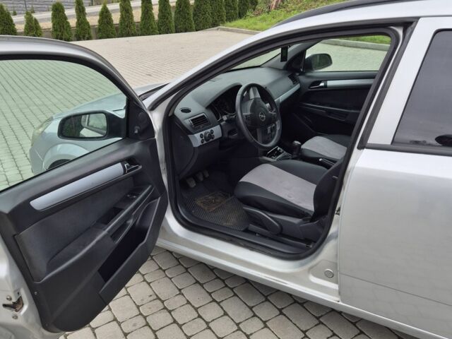 Серый Опель Астра, объемом двигателя 1.7 л и пробегом 379 тыс. км за 3799 $, фото 4 на Automoto.ua