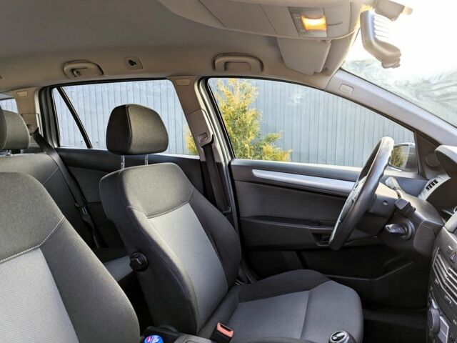 Серый Опель Астра, объемом двигателя 1.6 л и пробегом 246 тыс. км за 4100 $, фото 18 на Automoto.ua