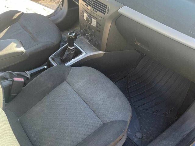 Серый Опель Астра, объемом двигателя 1.6 л и пробегом 355 тыс. км за 3200 $, фото 4 на Automoto.ua