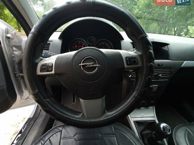 Опель Астра 2005 в Кропивницком (Кировограде) на Automoto.ua Серый Опель Астра, объемом двигателя 1.91 л и пробегом 286 тыс. км за 5500 $, фото 9 на Automoto.ua