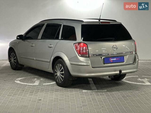 Серый Опель Астра, объемом двигателя 1.6 л и пробегом 297 тыс. км за 4400 $, фото 3 на Automoto.ua