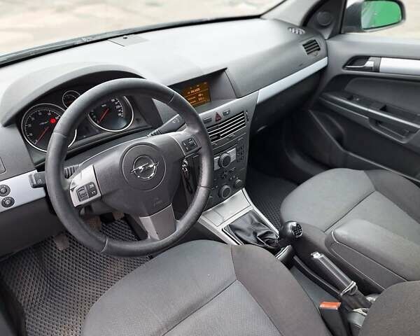 Опель Астра 2005 в Житомире на Automoto.ua Серый Опель Астра, объемом двигателя 1.6 л и пробегом 350 тыс. км за 3750 $, фото 7 на Automoto.ua