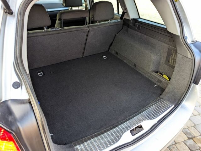 Серый Опель Астра, объемом двигателя 1.6 л и пробегом 246 тыс. км за 4100 $, фото 13 на Automoto.ua