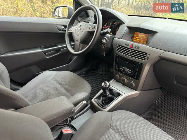 Серый Опель Астра, объемом двигателя 1.8 л и пробегом 200 тыс. км за 5000 $, фото 25 на Automoto.ua