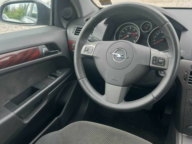 Серый Опель Астра, объемом двигателя 1.8 л и пробегом 252 тыс. км за 6200 $, фото 6 на Automoto.ua