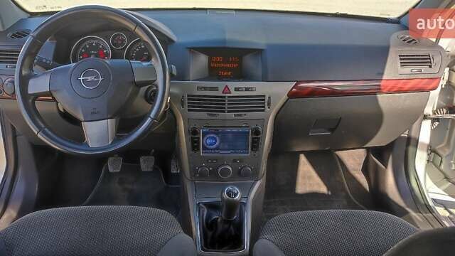 Серый Опель Астра, объемом двигателя 1.8 л и пробегом 238 тыс. км за 5200 $, фото 11 на Automoto.ua