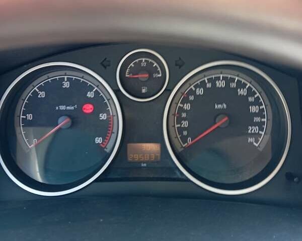 Серый Опель Астра, объемом двигателя 1.7 л и пробегом 296 тыс. км за 5000 $, фото 1 на Automoto.ua