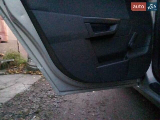 Серый Опель Астра, объемом двигателя 1.7 л и пробегом 320 тыс. км за 4700 $, фото 6 на Automoto.ua