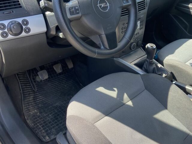 Серый Опель Астра, объемом двигателя 1.6 л и пробегом 250 тыс. км за 4999 $, фото 15 на Automoto.ua