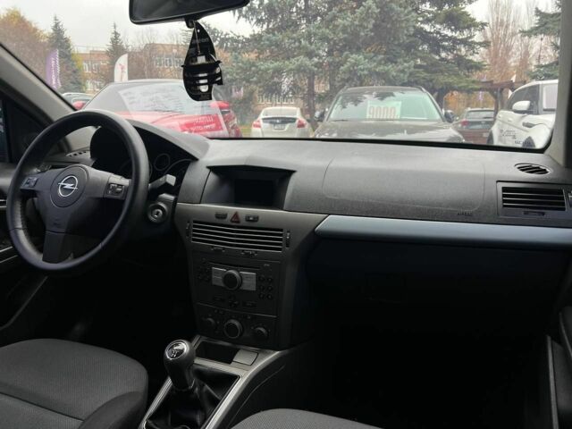 Серый Опель Астра, объемом двигателя 1.7 л и пробегом 292 тыс. км за 4900 $, фото 17 на Automoto.ua