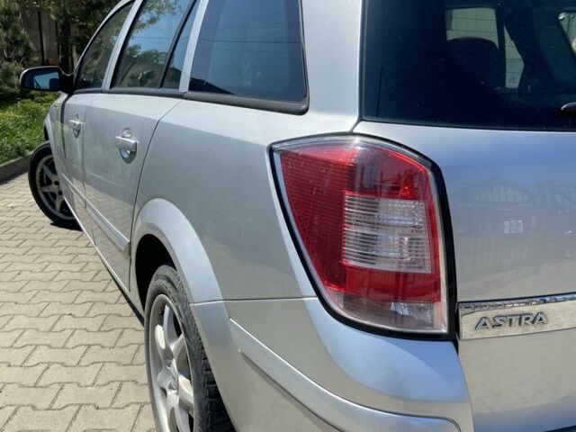 Серый Опель Астра, объемом двигателя 1.6 л и пробегом 250 тыс. км за 4999 $, фото 10 на Automoto.ua