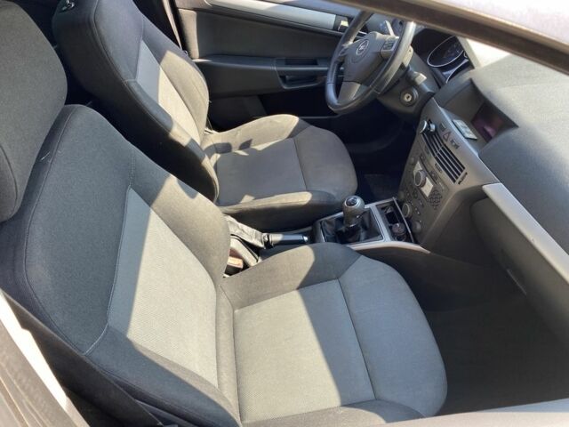 Серый Опель Астра, объемом двигателя 1.6 л и пробегом 350 тыс. км за 3600 $, фото 7 на Automoto.ua