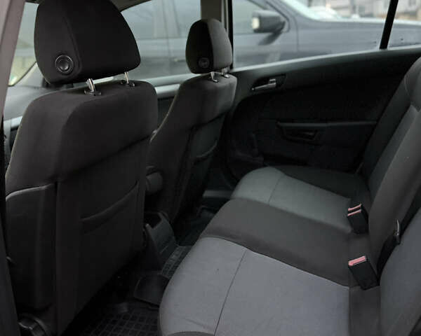 Серый Опель Астра, объемом двигателя 1.69 л и пробегом 257 тыс. км за 4450 $, фото 6 на Automoto.ua