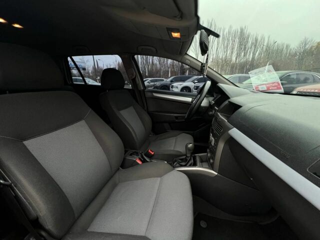 Серый Опель Астра, объемом двигателя 1.7 л и пробегом 292 тыс. км за 4900 $, фото 12 на Automoto.ua