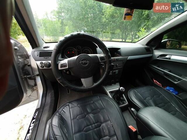 Опель Астра 2005 в Кропивницком (Кировограде) на Automoto.ua Серый Опель Астра, объемом двигателя 1.91 л и пробегом 286 тыс. км за 5500 $, фото 6 на Automoto.ua