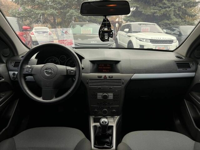 Серый Опель Астра, объемом двигателя 1.7 л и пробегом 292 тыс. км за 4900 $, фото 15 на Automoto.ua