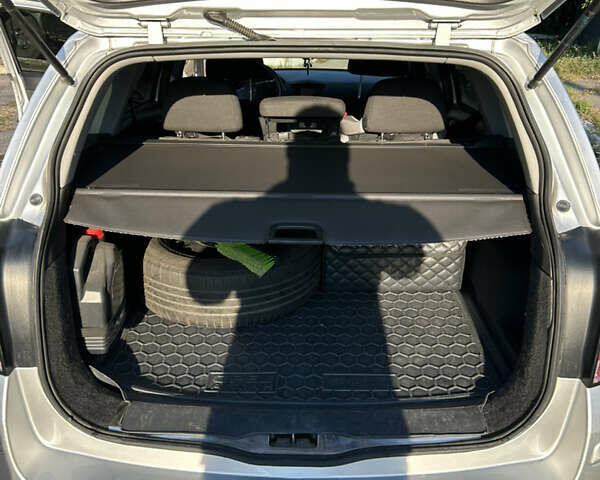 Серый Опель Астра, объемом двигателя 1.6 л и пробегом 190 тыс. км за 5000 $, фото 11 на Automoto.ua