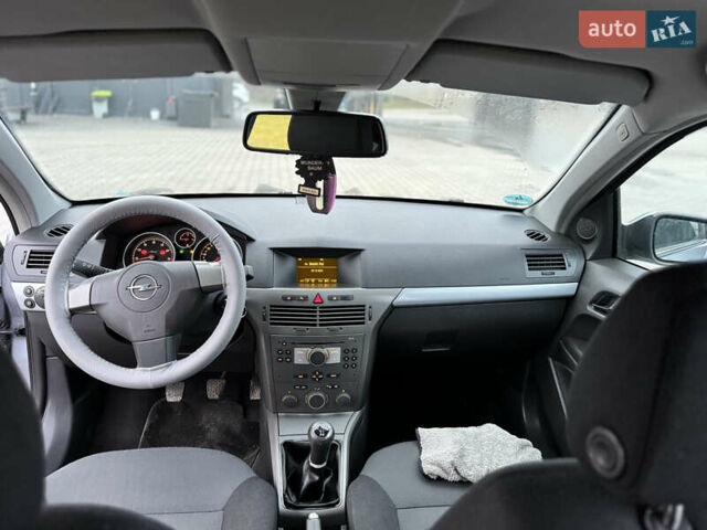 Серый Опель Астра, объемом двигателя 1.8 л и пробегом 211 тыс. км за 4499 $, фото 55 на Automoto.ua
