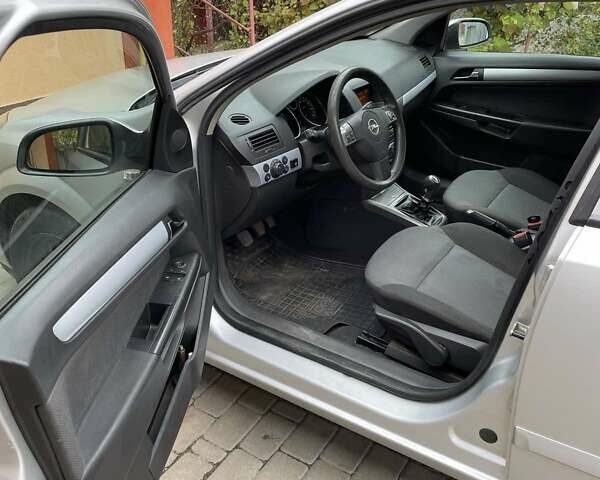 Серый Опель Астра, объемом двигателя 1.6 л и пробегом 221 тыс. км за 5550 $, фото 4 на Automoto.ua