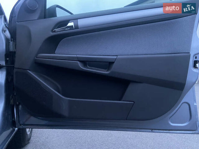 Серый Опель Астра, объемом двигателя 1.6 л и пробегом 227 тыс. км за 5000 $, фото 20 на Automoto.ua