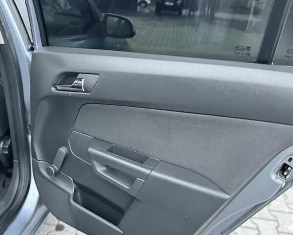 Серый Опель Астра, объемом двигателя 1.8 л и пробегом 211 тыс. км за 4499 $, фото 63 на Automoto.ua