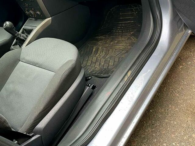 Серый Опель Астра, объемом двигателя 1.6 л и пробегом 225 тыс. км за 4950 $, фото 6 на Automoto.ua