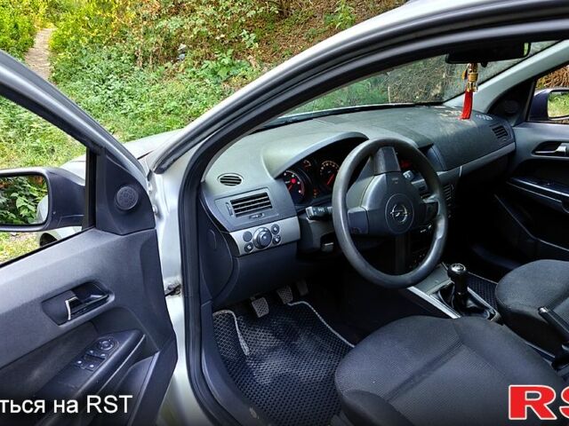 Серый Опель Астра, объемом двигателя 1.7 л и пробегом 400 тыс. км за 3500 $, фото 9 на Automoto.ua