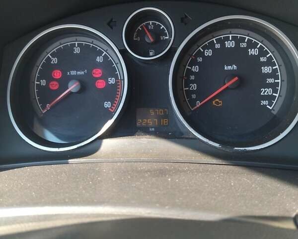 Серый Опель Астра, объемом двигателя 1.7 л и пробегом 225 тыс. км за 5200 $, фото 14 на Automoto.ua