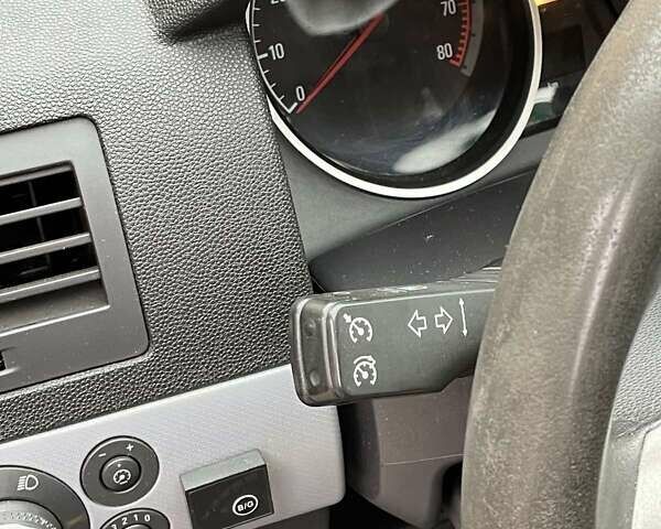 Серый Опель Астра, объемом двигателя 1.6 л и пробегом 221 тыс. км за 5550 $, фото 6 на Automoto.ua