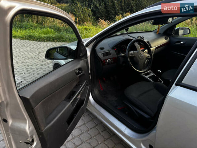 Серый Опель Астра, объемом двигателя 1.69 л и пробегом 304 тыс. км за 4250 $, фото 5 на Automoto.ua