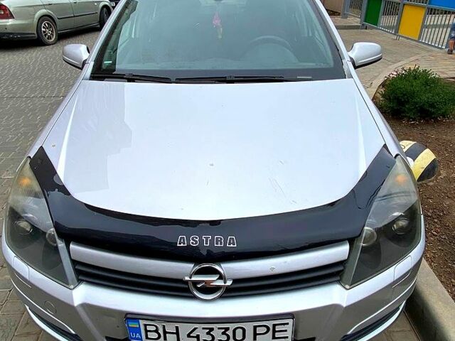 Серый Опель Астра, объемом двигателя 1.7 л и пробегом 270 тыс. км за 5000 $, фото 1 на Automoto.ua