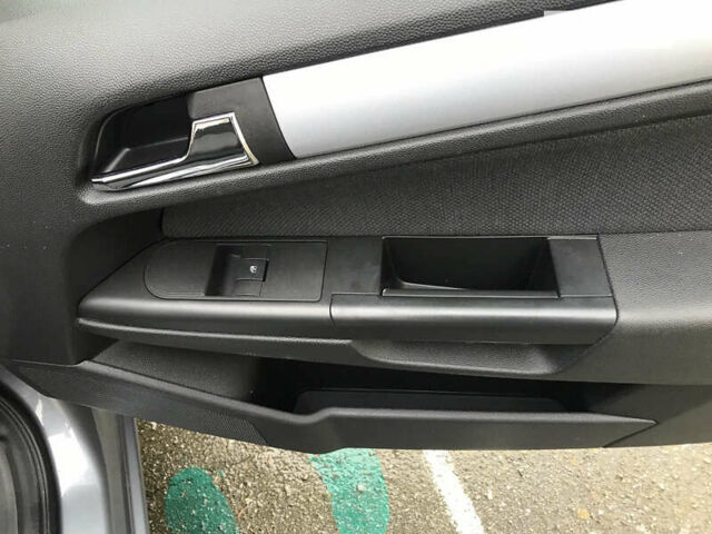 Серый Опель Астра, объемом двигателя 1.8 л и пробегом 246 тыс. км за 4700 $, фото 6 на Automoto.ua