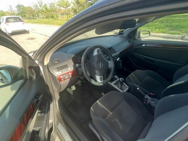 Опель Астра 2005 в Краматорске на Automoto.ua Серый Опель Астра, объемом двигателя 1.7 л и пробегом 350 тыс. км за 3000 $, фото 3 на Automoto.ua