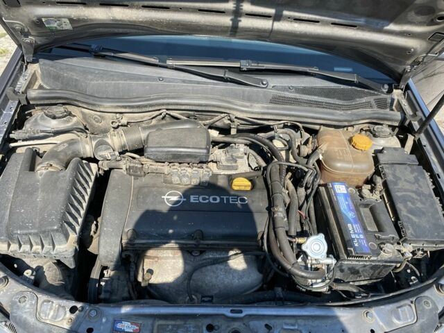 Серый Опель Астра, объемом двигателя 1.6 л и пробегом 350 тыс. км за 3600 $, фото 9 на Automoto.ua