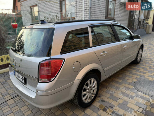 Серый Опель Астра, объемом двигателя 1.6 л и пробегом 243 тыс. км за 4750 $, фото 4 на Automoto.ua